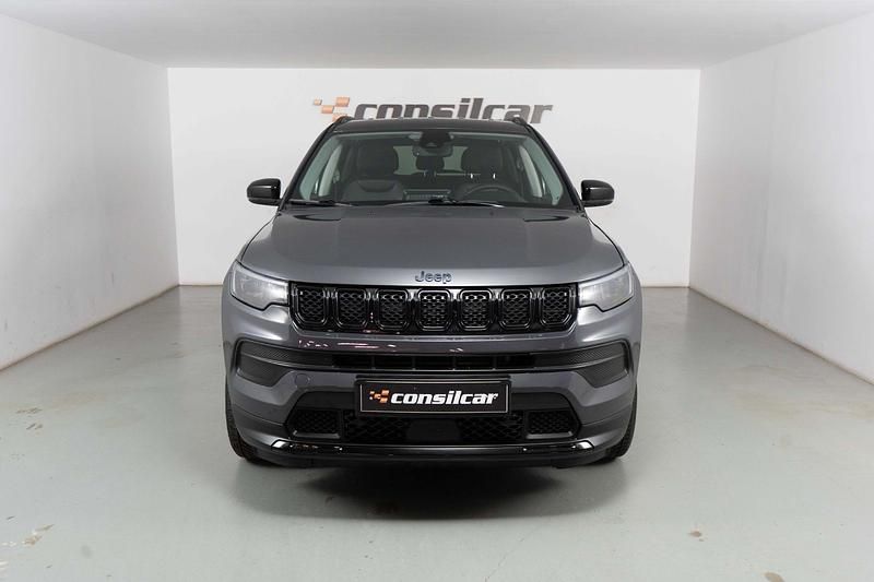 Cinza Usado 2022 Jeep Compass Night Eagle SUV | € 23.980 (Preço justo) - Imagem 1/4