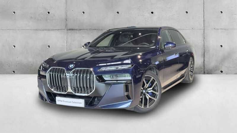 Azul tanzanite metalizada cortinas dos vidros laterais traseiros Usado 2022 BMW i7 Comfort Edition Sedan | € 89.946 (Super Preço) - Imagem 1/4