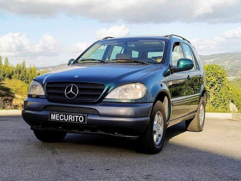 Verde escuro Usado 1999 Mercedes ML320 SUV | € 11.500 - Imagem 1/4