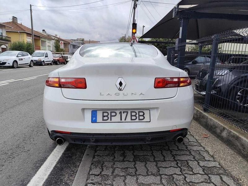 Usado Renault Laguna III 150 HP (110 kW) 2011 Branco