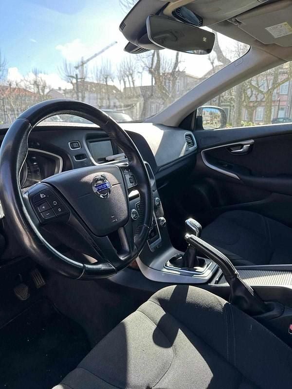 Usado Volvo V40 115 HP (84 kW) 2014 Preto Carrinha