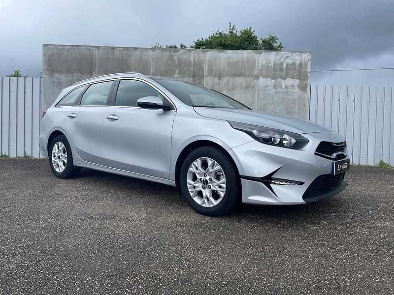 Usado Kia Ceed Sportswagon 120 HP (88 kW) 2023 Cinzento Carrinha