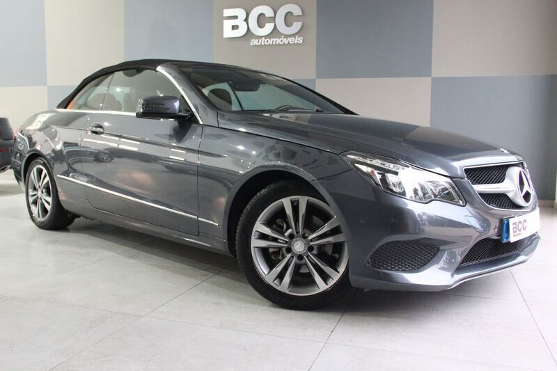 Cinza Usado 2014 Mercedes E220 Avantgarde Sedan | € 25.990 - Imagem 1/4