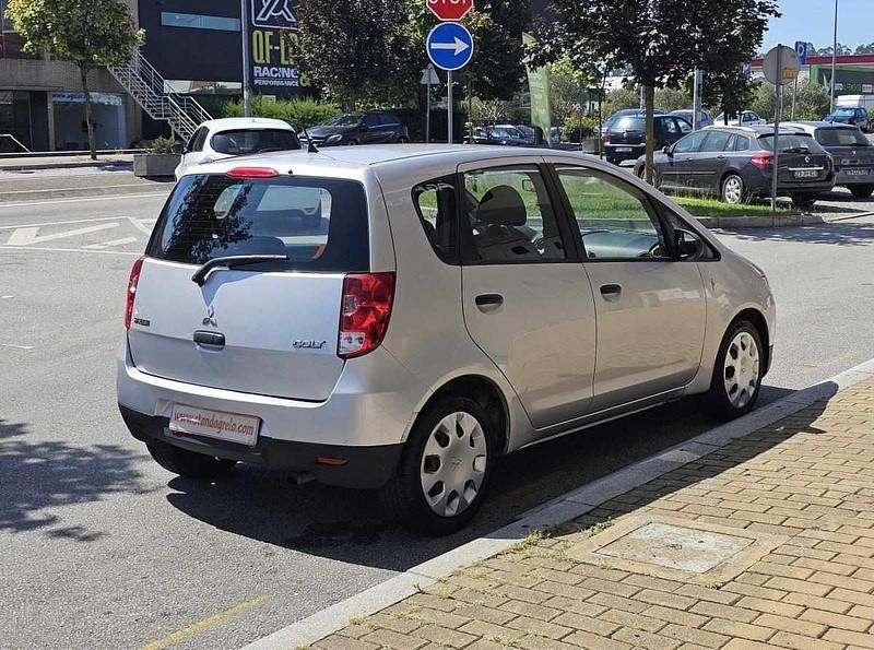 Usado Mitsubishi Colt 75 HP (55 kW) 2009 Cinzento Citadino