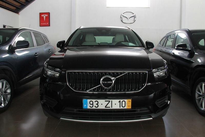 Preto Usado 2019 Volvo XC40 Momentum SUV | € 25.500 (Preço justo) - Imagem 1/4