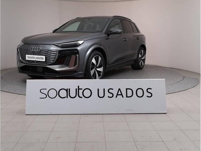 Cinzento médio metalizado Usado 2024 Audi Q6 e-tron Comfort SUV | € 69.990 - Imagem 1/4