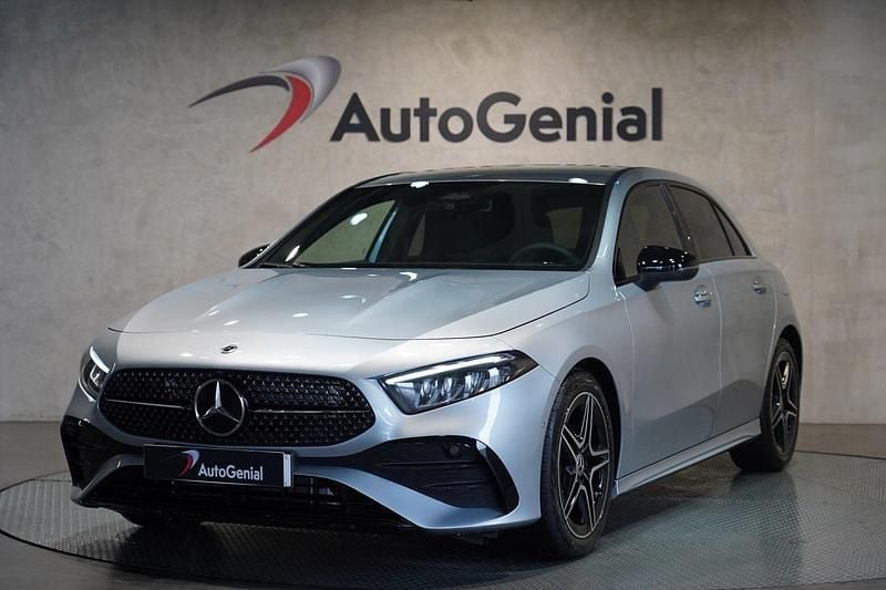 Cinza Usado 2024 Mercedes A200 AMG line Citadino | € 42.990 - Imagem 1/4