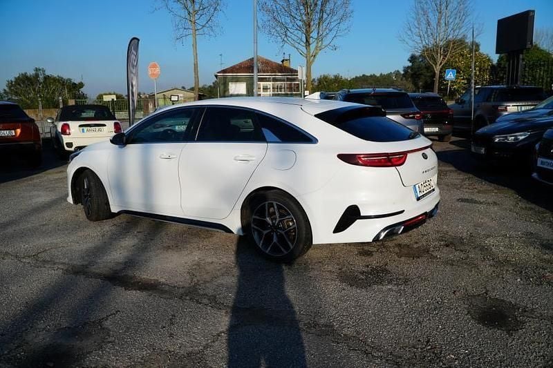 Usado Kia ProCeed 120 HP (88 kW) 2022 Branco Carrinha
