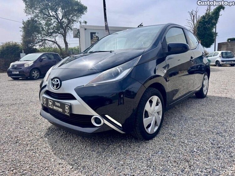 Usado Toyota Aygo X-cite 69 HP (50 kW) 2017 Preto Citadino