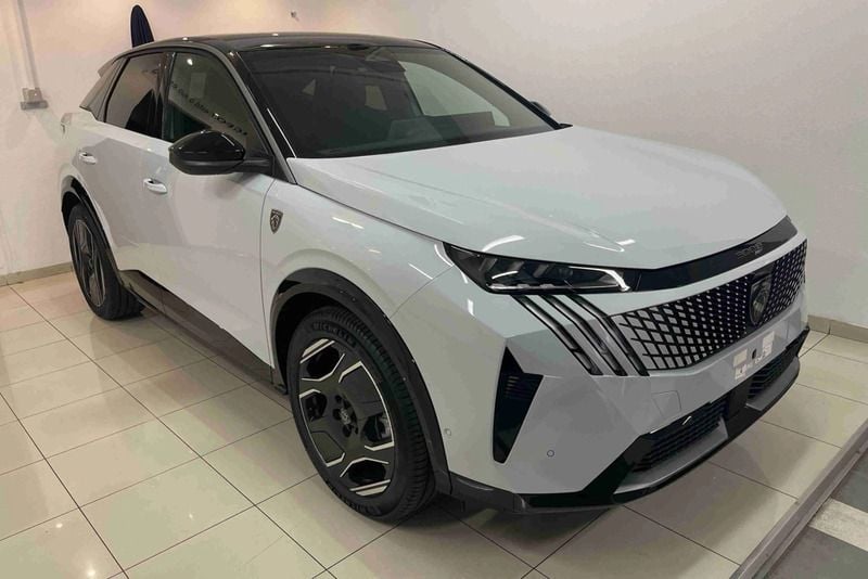 Branco Usado 2024 Peugeot e-3008 GT SUV | € 44.900 (Preço justo) - Imagem 1/4