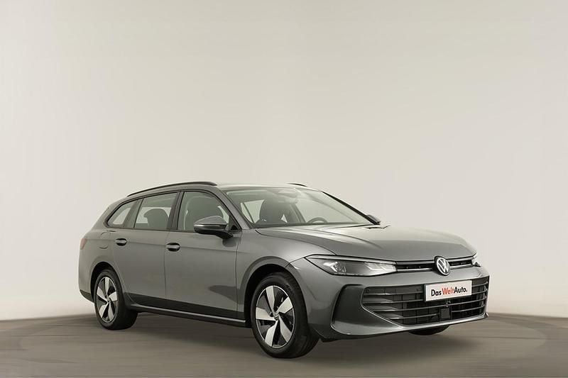 Cinzento Usado 2025 VW Passat Carrinha | € 41.490 - Imagem 1/4