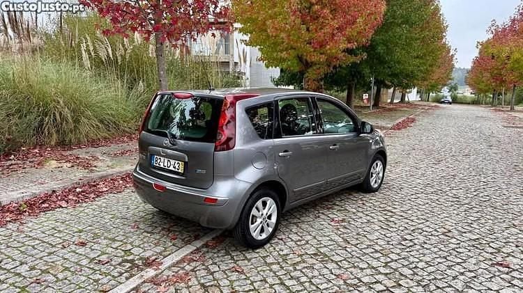 Cinza Usado 2010 Nissan Note Monovolume | € 3.250 - Imagem 1/1