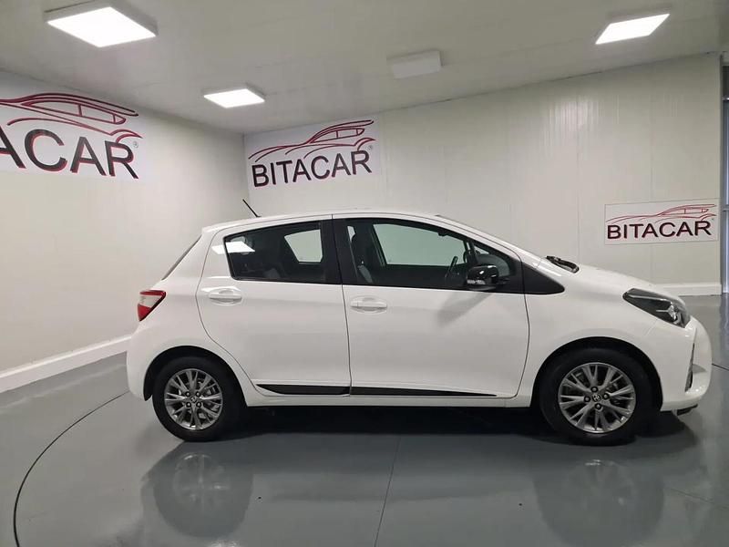 Usado Toyota Yaris 69 HP (50 kW) 2018 Branco