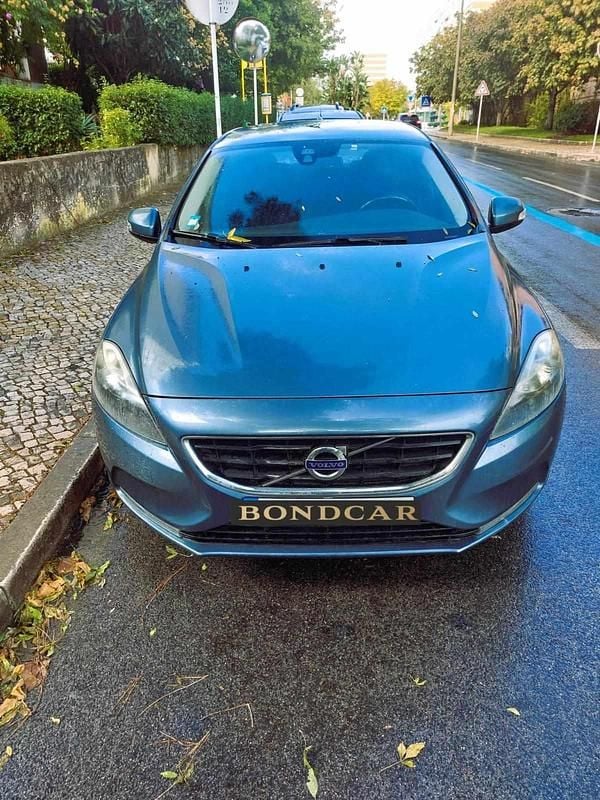 Usado Volvo V40 114 HP (83 kW) 2013 Azul Citadino