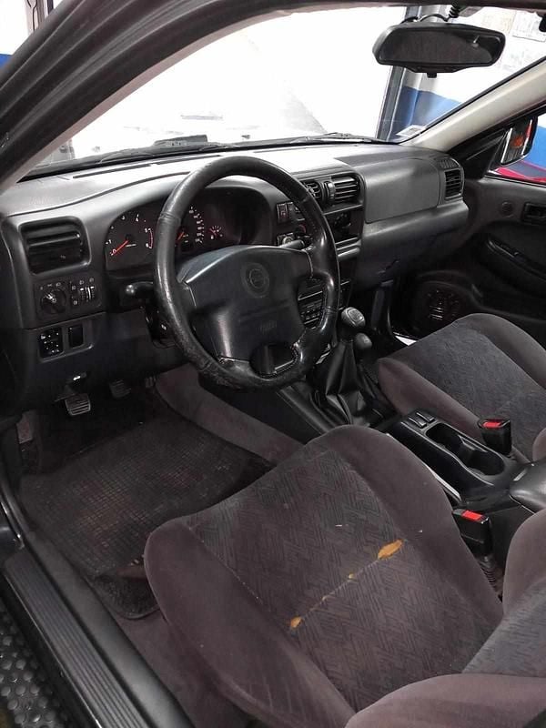 Usado Opel Frontera 116 HP (85 kW) 2000 Preto SUV