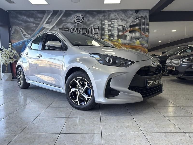 Cinza Usado 2022 Toyota Yaris Hybrid Comfort | € 18.499 (Preço justo) - Imagem 1/4