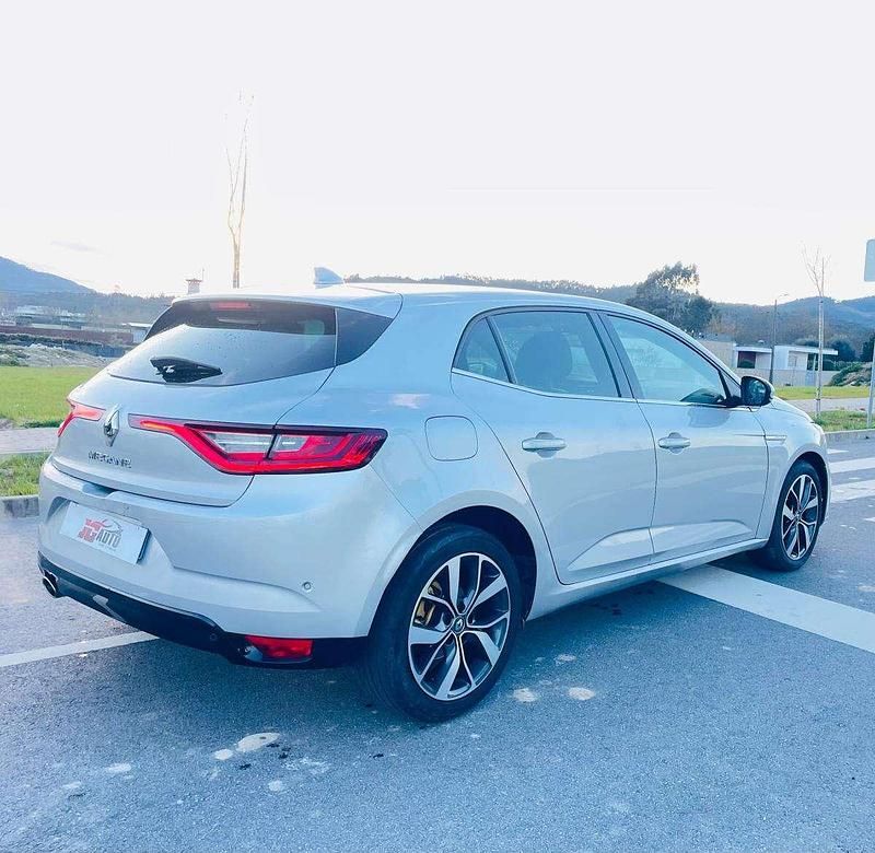 Usado Renault Mégane III Intens 130 HP (95 kW) 2016 Cinzento