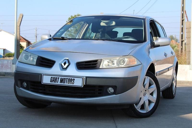 Cinza Usado 2005 Renault Mégane II Dynamique Sedan | € 3.600 (Preço elevado) - Imagem 1/4