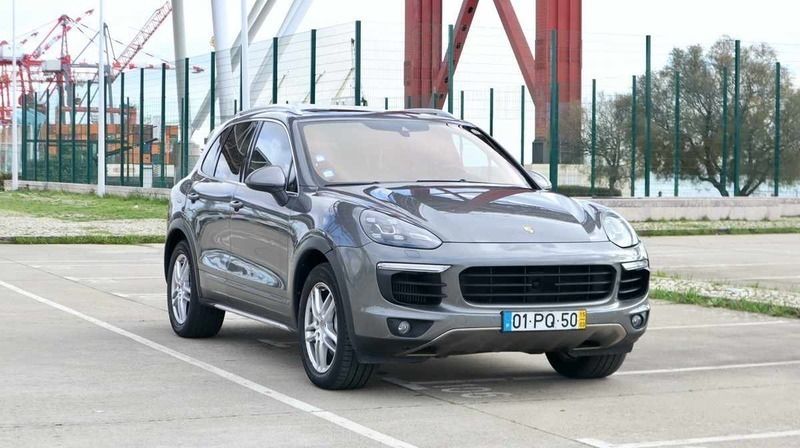 Cinzento Usado 2015 Porsche Cayenne S SUV | € 49.000 - Imagem 1/4