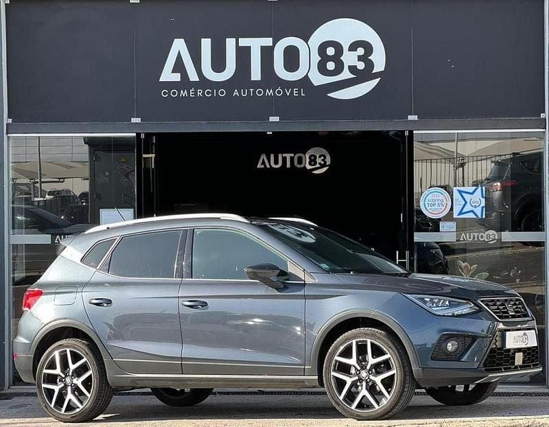 Cinzento Usado 2019 Seat Arona SUV | € 12.990 (Preço justo) - Imagem 1/1