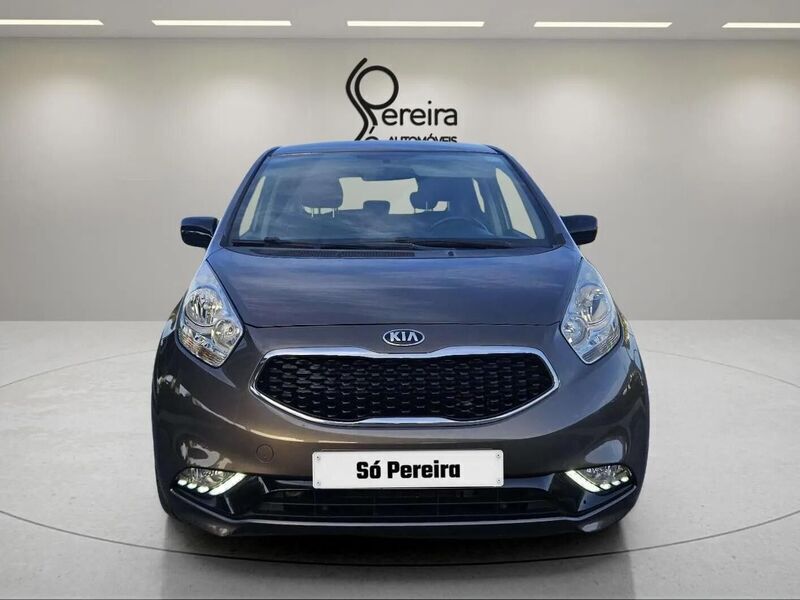 Cinza Usado 2016 Kia Venga EX Citadino | € 11.890 - Imagem 1/4