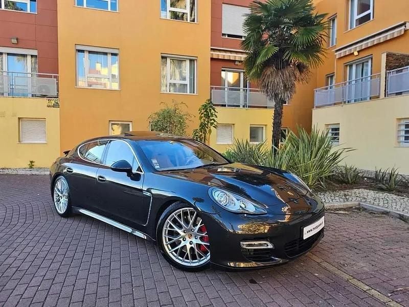 Castanho Usado 2010 Porsche Panamera Turbo Sedan | € 48.980 - Imagem 1/4