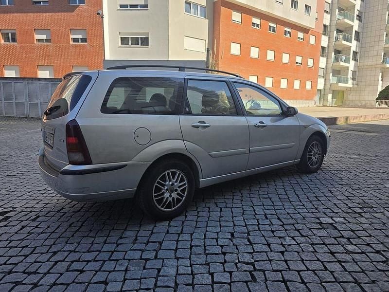 Usado Ford Focus Ghia 115 HP (84 kW) 2002 Sedan