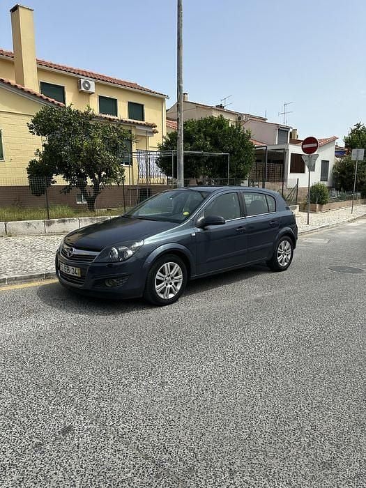 Usado 2007 Opel Astra Cosmo Sedan | € 3.500 (Bom preço) - Imagem 1/4
