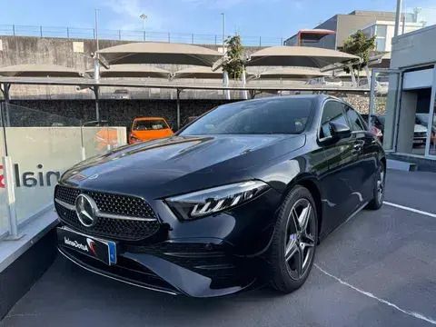 Cinza Usado 2023 Mercedes A200 AMG line Citadino | € 37.990 (Preço justo) - Imagem 1/1