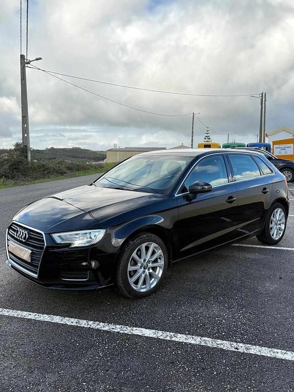 Usado Audi A3 116 HP (85 kW) 2017 Preto Sedan