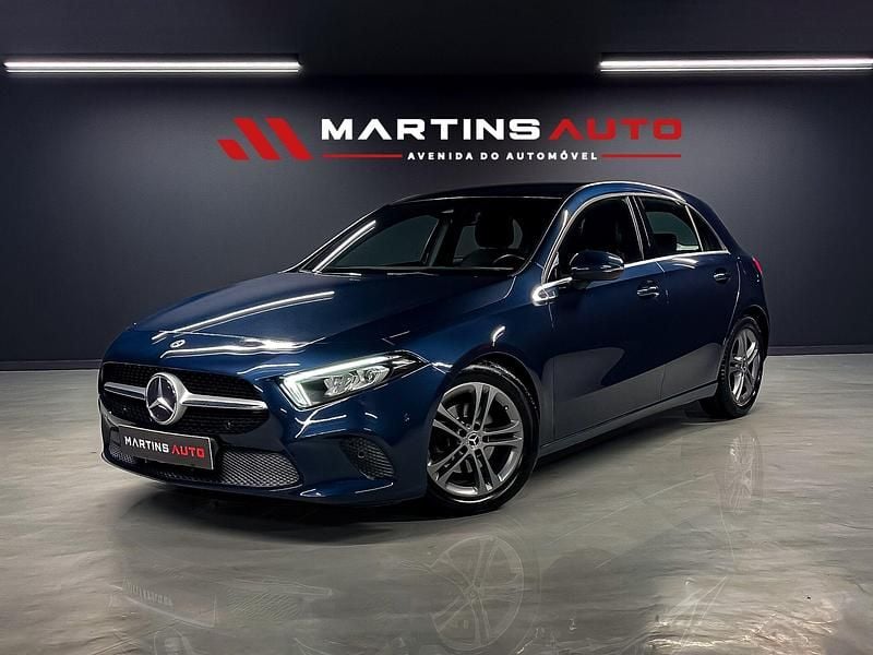 Azul Usado 2020 Mercedes A180 Urban | € 23.990 (Bom preço) - Imagem 1/4