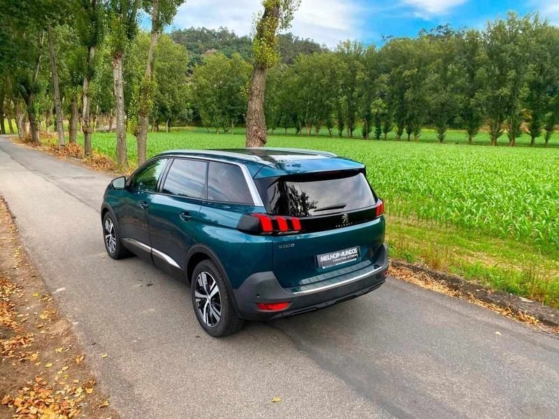 Usado Peugeot 5008 Allure 130 HP (95 kW) 2018 Verde escuro Monovolume