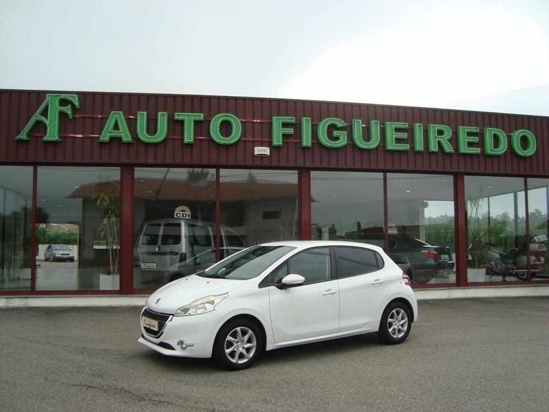 Branco Usado 2015 Peugeot 208 Citadino | € 12.950 (Caro) - Imagem 1/4