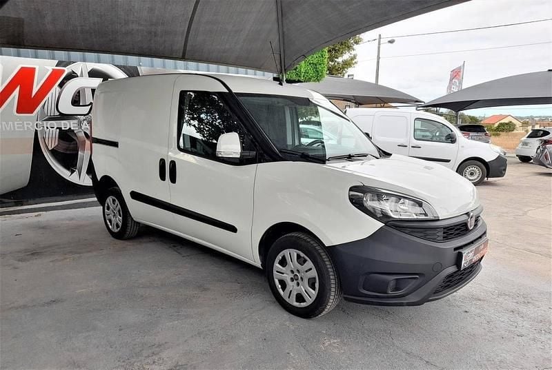 Usado Fiat Doblò Easy 105 HP (77 kW) 2022 Branco Monovolume
