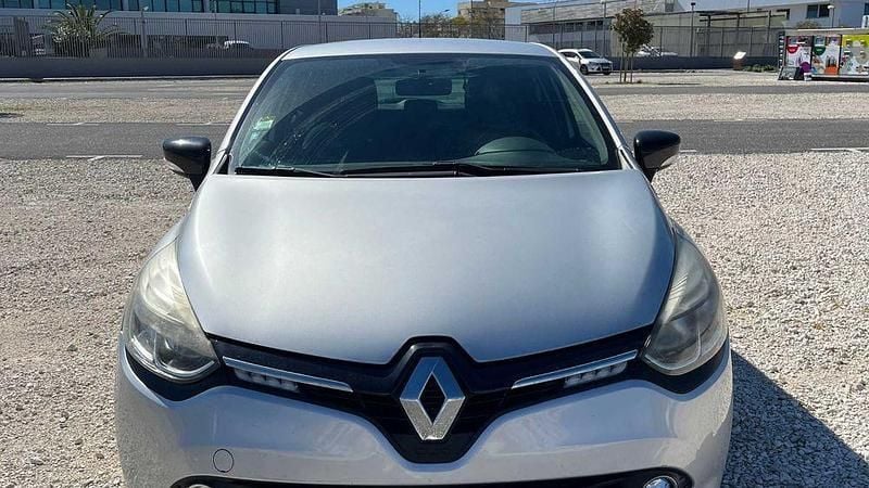 Usado 2016 Renault Clio IV LIMITED Sedan | € 9.000 (Bom preço) - Imagem 1/4