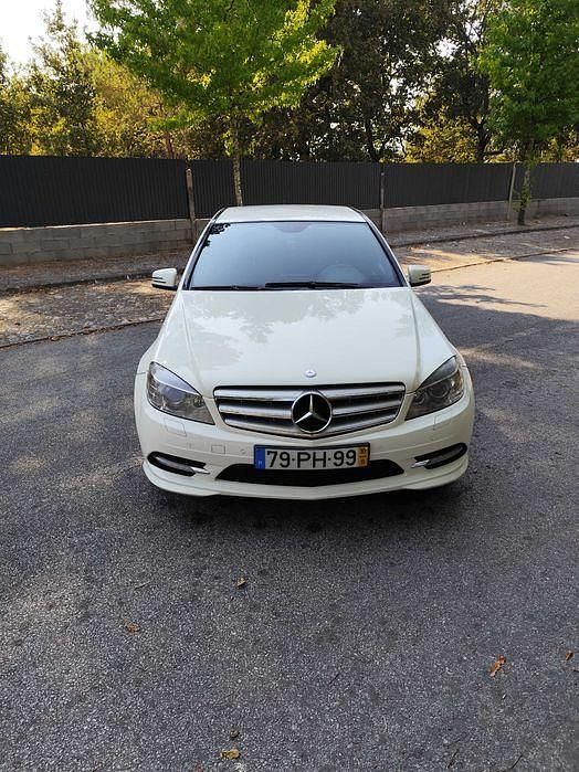 Usado 2010 Mercedes C220 Sedan | € 13.500 (Caro) - Imagem 1/4