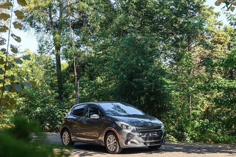 Cinza Usado 2019 Peugeot 208 Signature Sky Citadino | € 10.990 (Preço justo) - Imagem 1/4