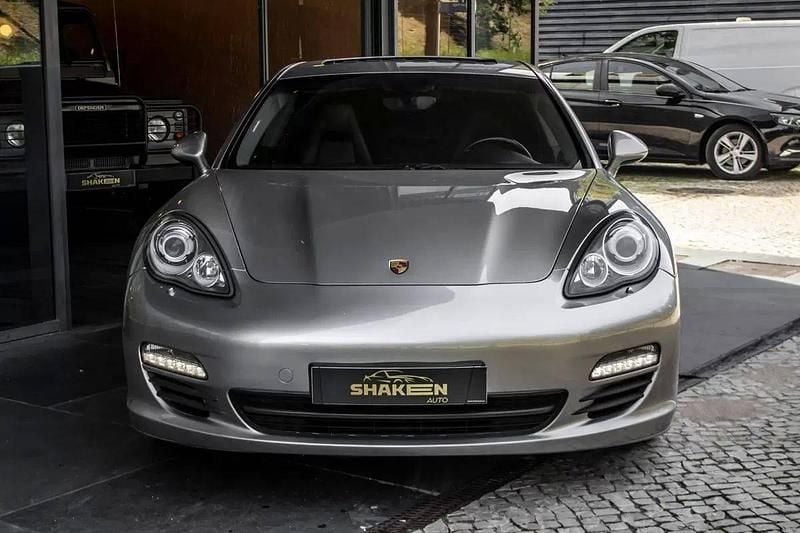 Cinzento Usado 2012 Porsche Panamera Platinum Edition Sedan | € 35.250 (Preço justo) - Imagem 1/1