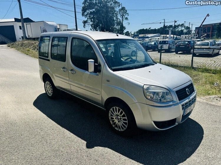 Cinza Usado 2008 Fiat Doblò Monovolume | € 5.999 (Preço elevado) - Imagem 1/1