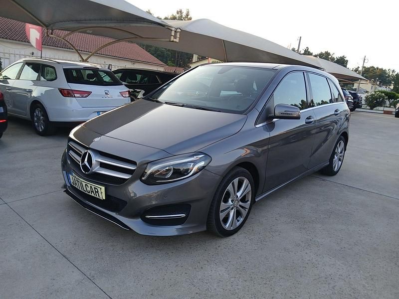 Usado Mercedes B200 Style 136 HP (100 kW) 2016 Cinza Monovolume