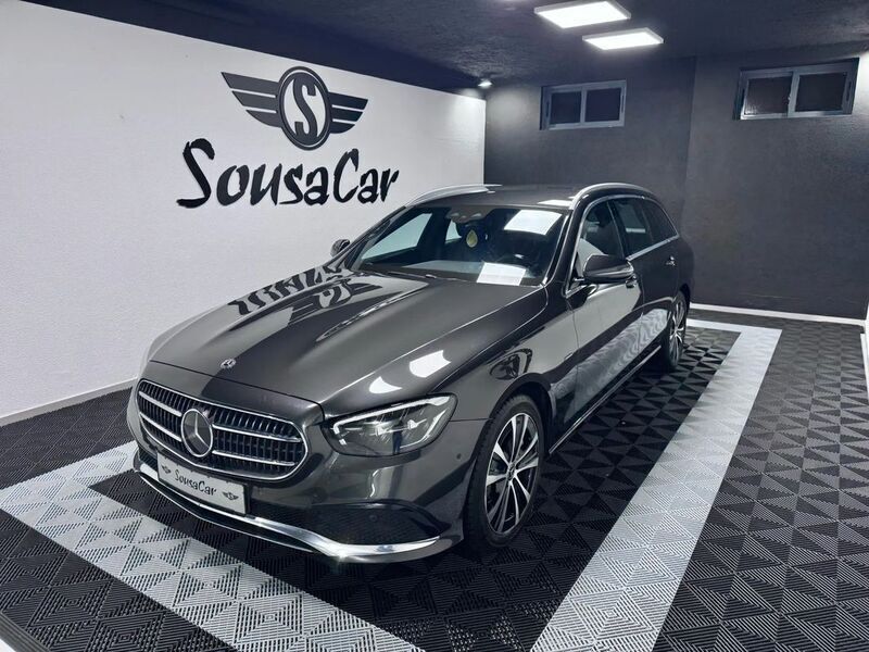 Cinza Usado 2021 Mercedes E300 Avantgarde Carrinha | € 30.990 - Imagem 1/4
