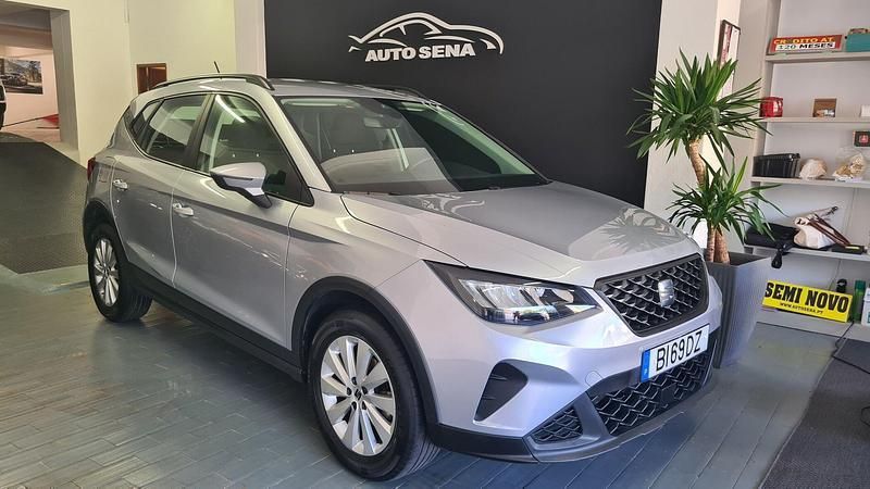 Cinza Usado 2024 Seat Arona Style SUV | € 18.900 (Preço justo) - Imagem 1/4