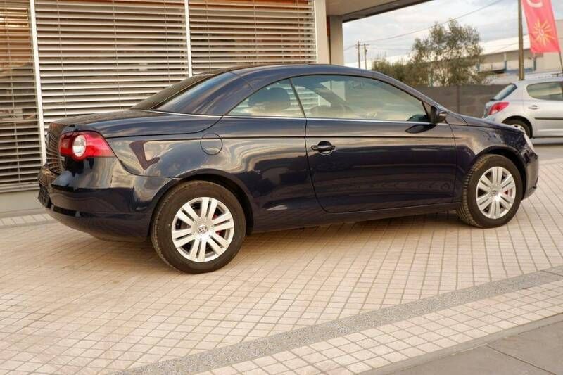 Usado VW Eos 122 HP (89 kW) 2008 Azul Cabrios