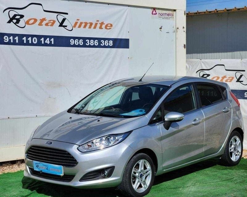 Usado Ford Fiesta Trend 100 HP (73 kW) 2015 Cinza Citadino