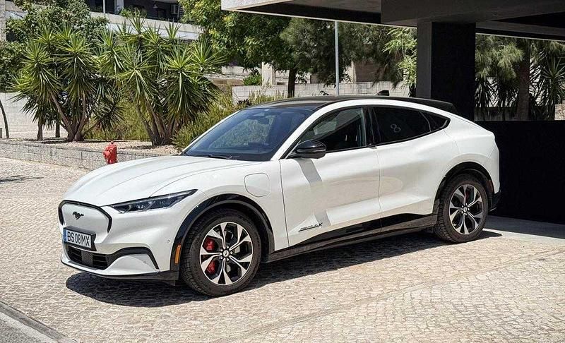 Branco Usado 2023 Ford Mustang Mach-E SUV | € 42.990 (Preço justo) - Imagem 1/4