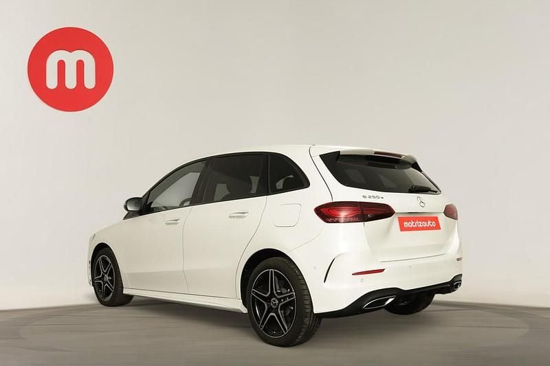 Usado Mercedes B250e 218 HP (160 kW) 2024 Monovolume