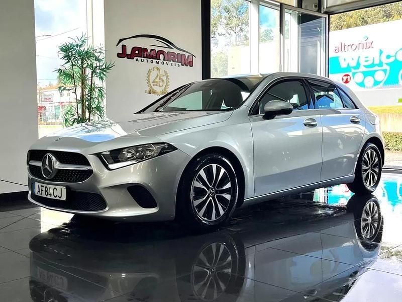 Cinza prata Usado 2021 Mercedes A180 Style | € 22.999 (Super Preço) - Imagem 1/4
