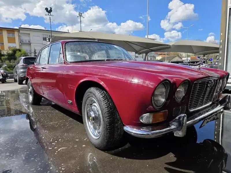 Vermelho Usado 1969 Jaguar XJ6 Sedan | € 16.750 - Imagem 1/4