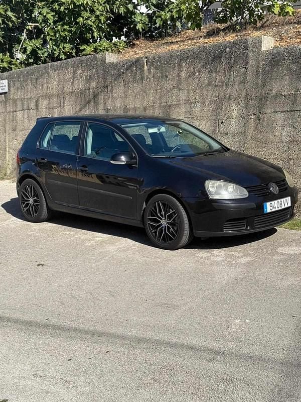 Preto Usado 2004 VW Golf IV Citadino | € 7.500 - Imagem 1/4