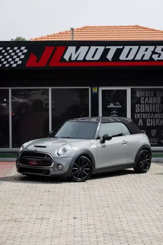 Cinza Usado 2017 Mini Cooper SD Cabriolet Cabrios | € 22.950 - Imagem 1/4